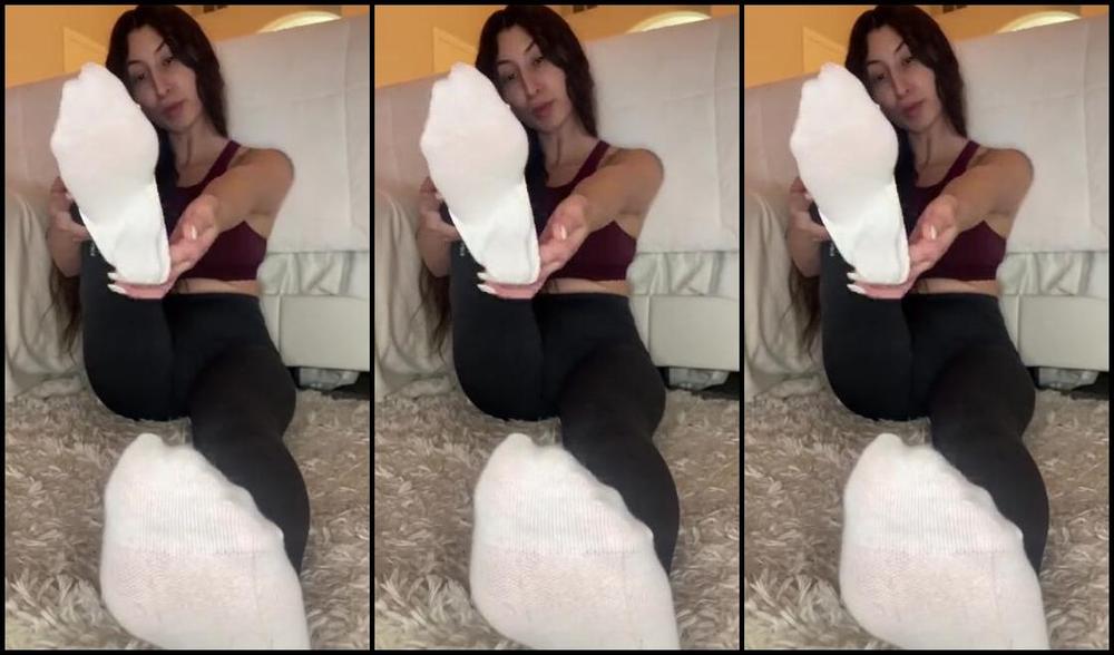 Nicholeivory Onlyfans Watch Me Take My Socks Off And Sniff