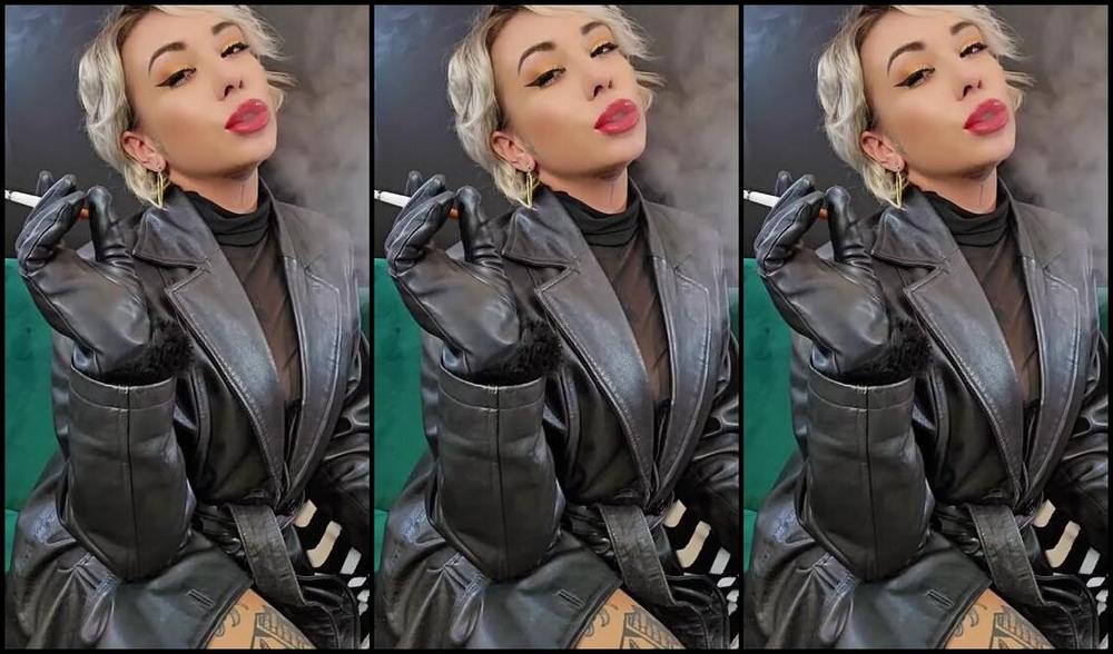 Queen Kinkerbell Nicknamed Kinkerbell23 Onlyfans Its Outfits Like This That Make Me So Horny I Cant Help But Want To Wrap