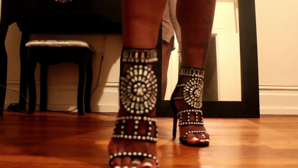 Tierradoll Onlyfans Exclusive Shoe Twist Nowhere But On Onlyfans