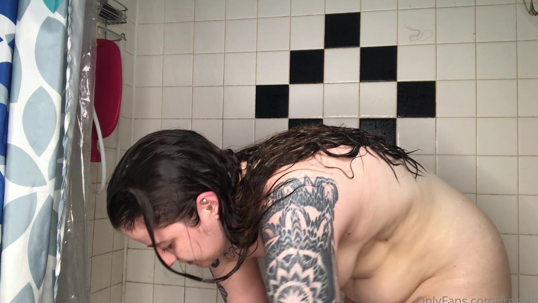 Freshiejuice A Little Shower Video Today The Light Was So Pretty And The Water Felt So Nice I Got Some