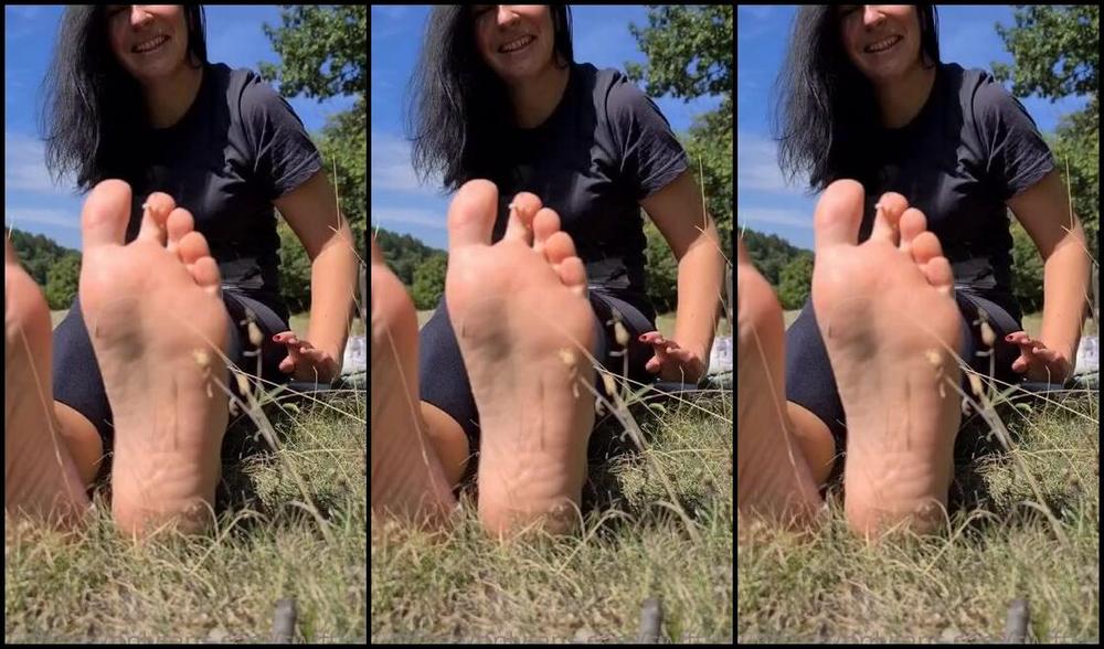 Swift Kiss Nicknamed Swiftkiss Onlyfans Happy Foot Fetish Friday Finished Work Earlier And Went Outside The City To Enjoy The Sunshine