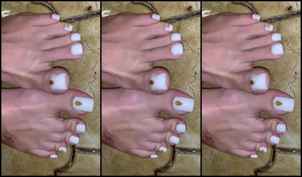 Vixenarches Onlyfans White Toes And Wet Soles