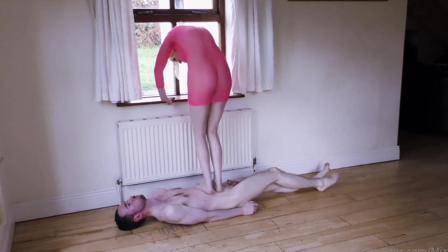 Sophieshox Going For A Walk On A Slave As A Miztress It S My Job To Metaphorically Walk All Over P