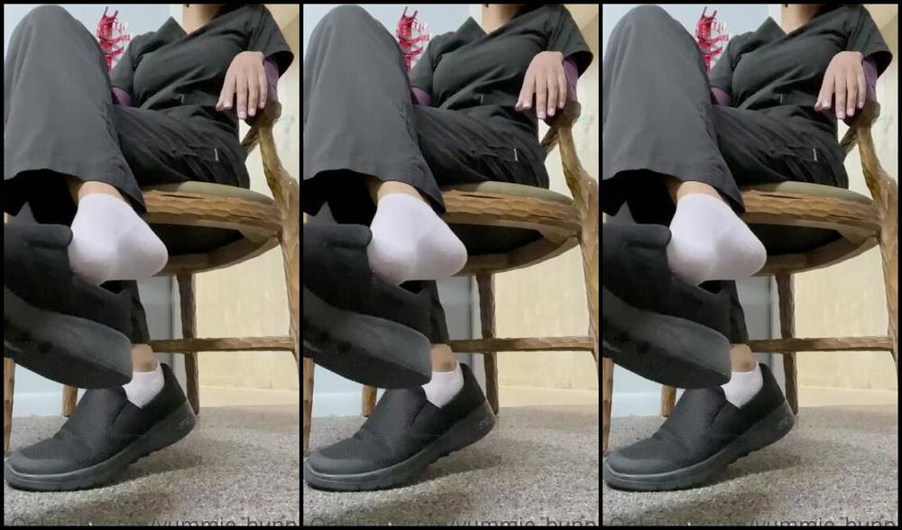 Yummie Bunnie Onlyfans Just Another Day Of Me Being Naughty At Work 1