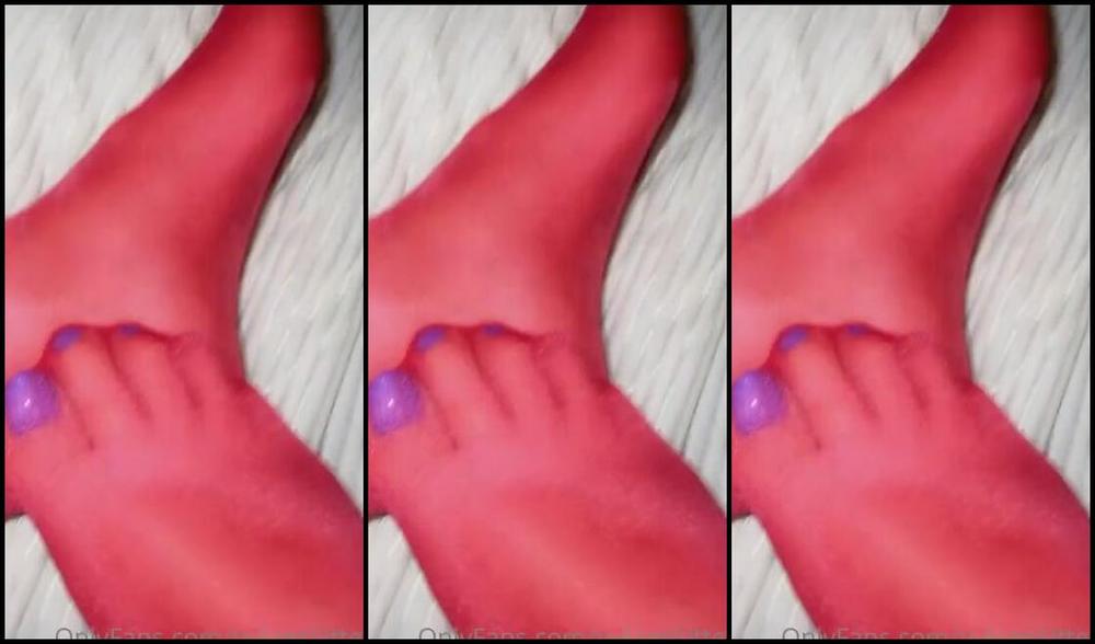 Nylonskitten Nicknamed Nylonskitten 05 01 2022 Onlyfans Video Nylon Socks This Evening My Feet Would Easily Glide Over Your In This Pair