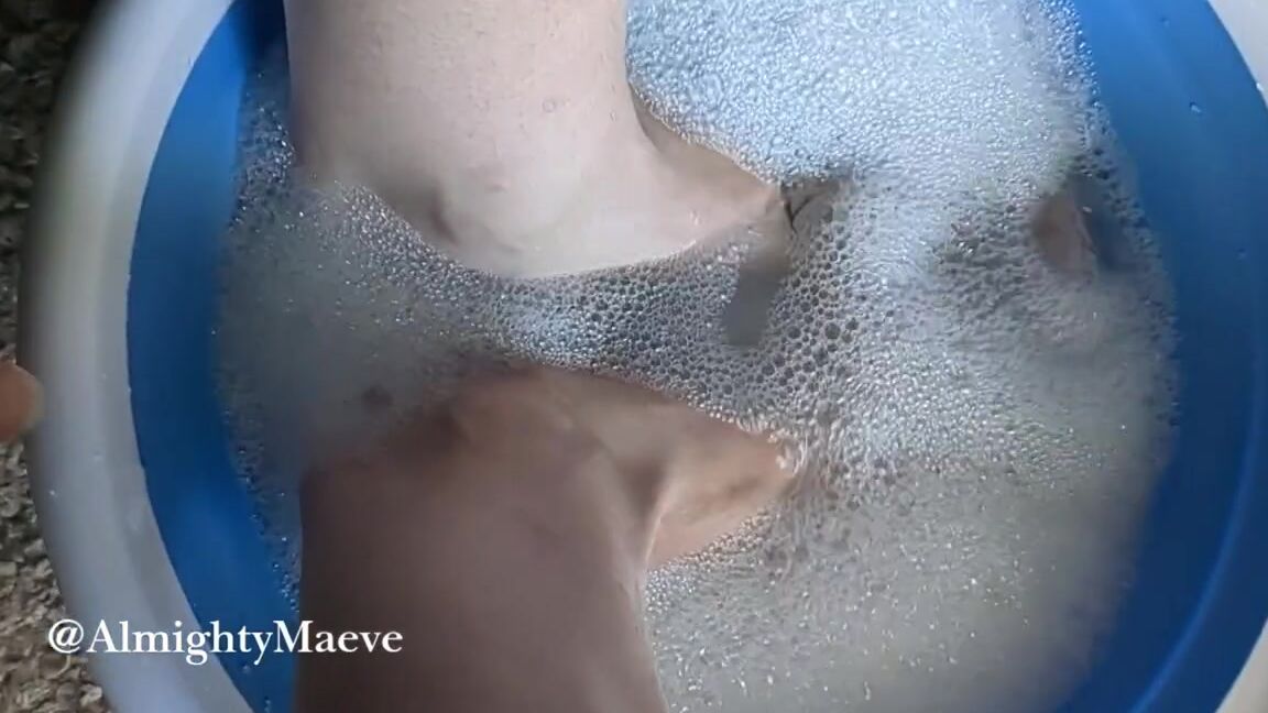 Almighty Maeve Nicknamed Almightymaeve 04 01 2025 Onlyfans Video Hey Onlyfans This Video Is Just For You Currently Soaking And Cleaning Up My Huge Feet