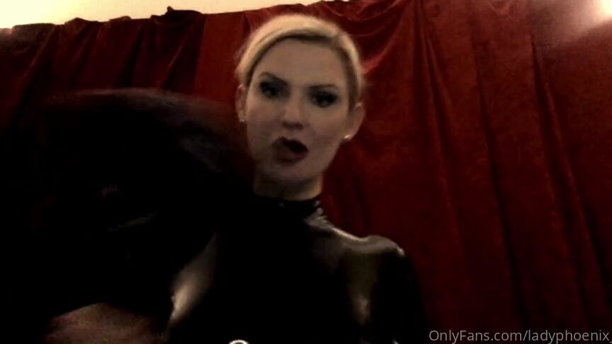 Lady Phoenix Nicknamed Ladyphoenix Ldn Onlyfans Masked Up I Finished My Shoot And Thought Id Finish Up With Some Rebreather Gas Mask Fun Are You