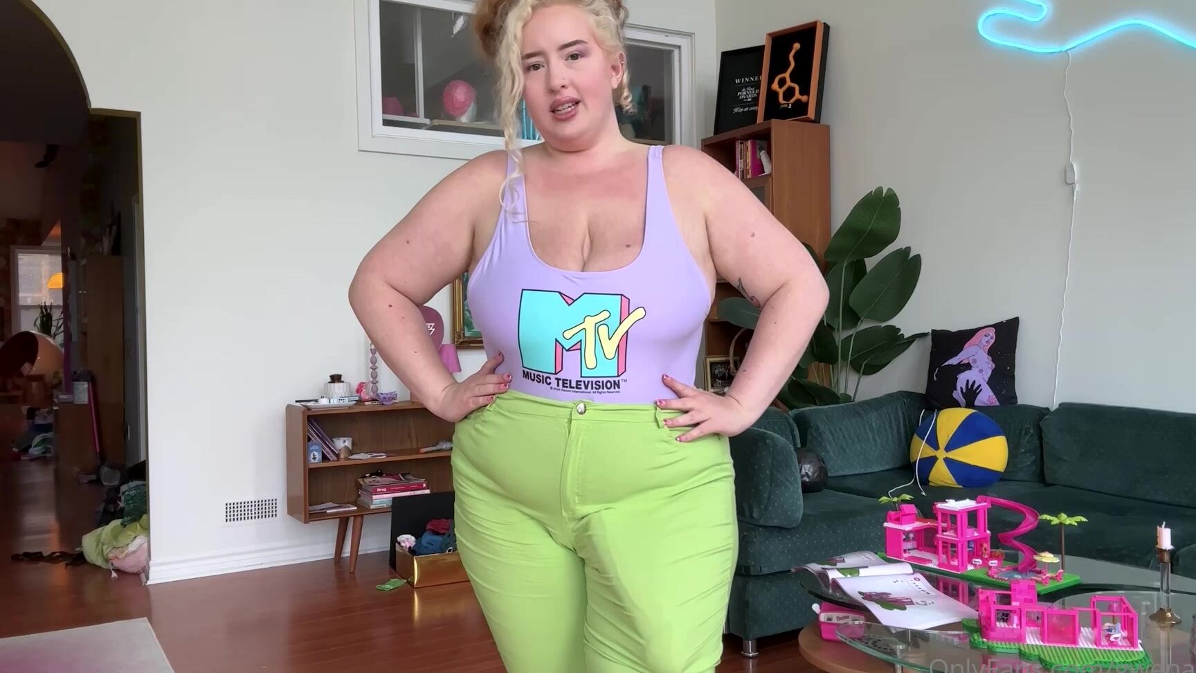 Gwenadora 3421083287 08 04 2024 Will Your Girlfriend Prefer My Bigger Futa Cock My Bad I Had Totally Assumed You Were