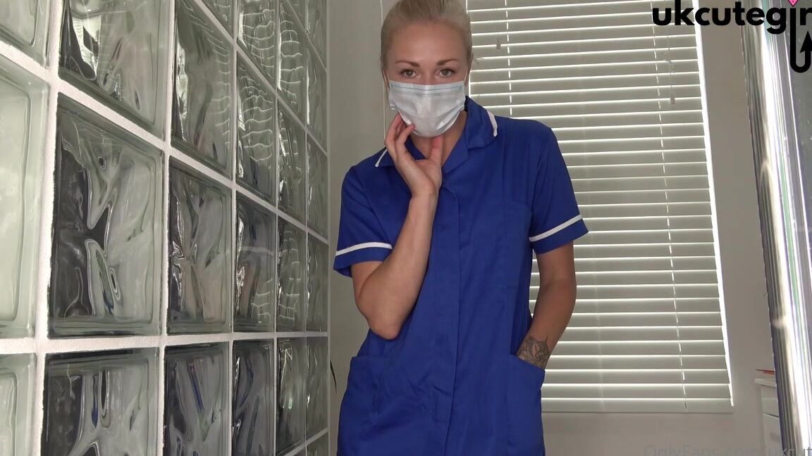 Ukcutegirl Nurse Lends Helping Hand To Patient In Need