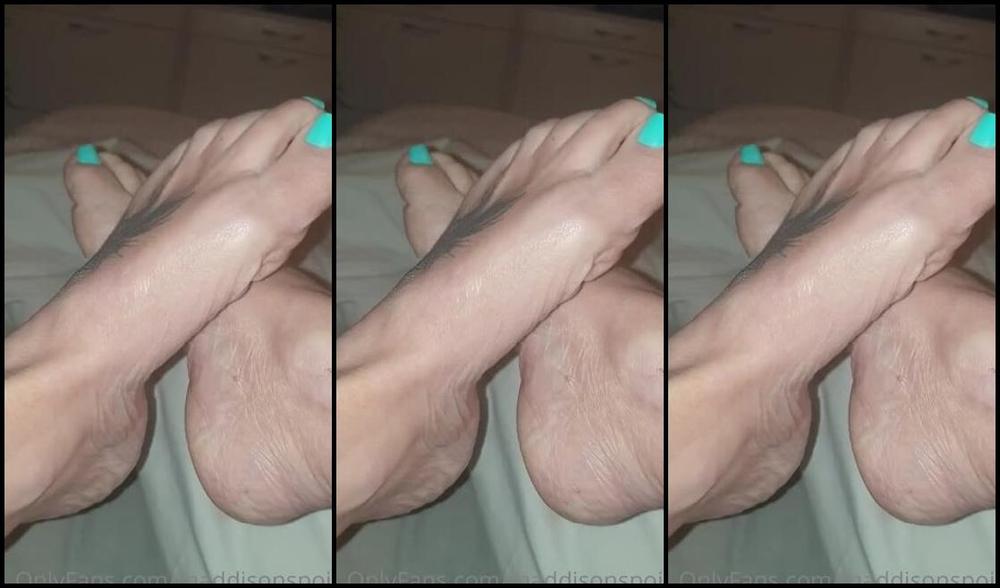 Maddison Spoilt Nicknamed Maddisonspoilt Onlyfans You Have Been Such A Good Boy Do You Want To Come On The Bed And Play