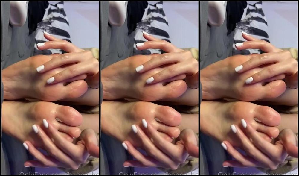 Hannah Robins Aka Hanna Hcri Onlyfans Putting Some Lotion Before Going To Sleep Ext