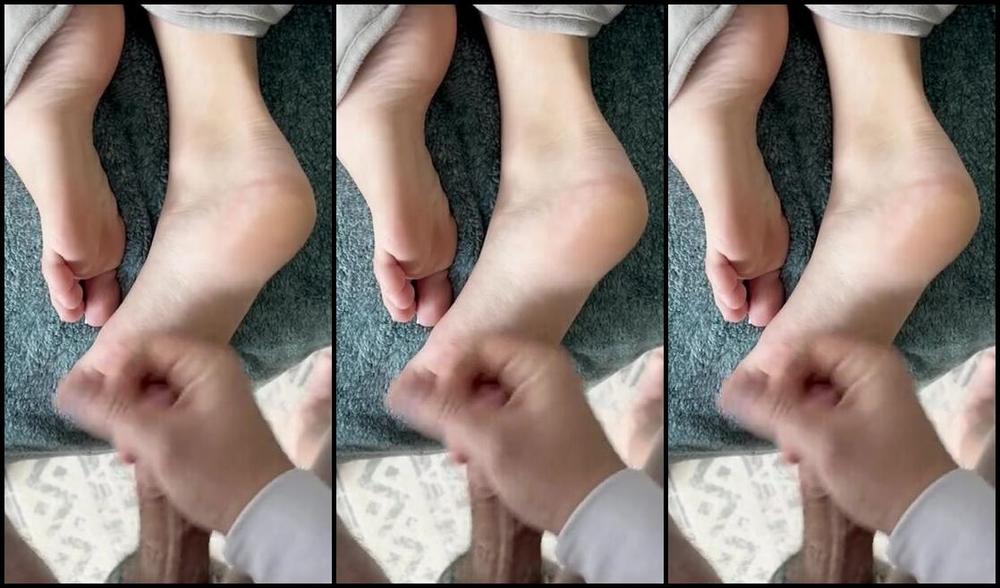 Brooke Jones Nicknamed Myposedtoesvip Onlyfans Would You Use My Feet If You Caught Me Napping Like This I Would Love To Wake Up To Your Cum All Ove