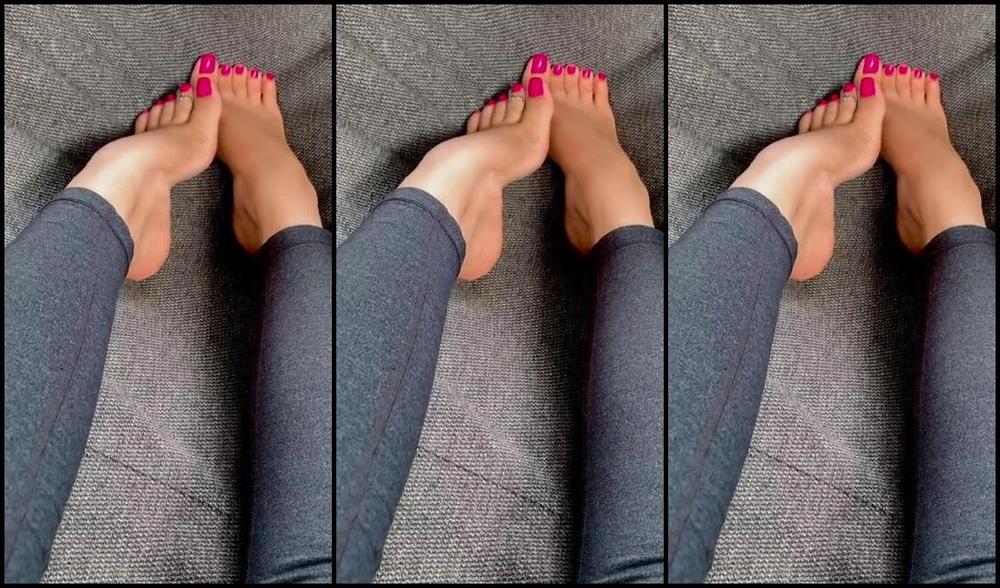 Goddess Cinnamon Aka Cinnamonfeet2 Onlyfans You Are There At The End Of The Hammock Side Worshiping My Toes And Arches As I Strecth And Point