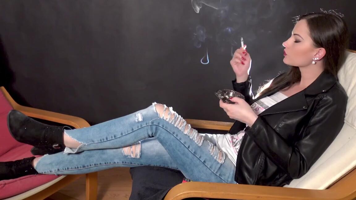 Abbiecat Onlyfans Cool Smoking Now I Have The Feeling To Sht On Everything And Enjoy The Moment