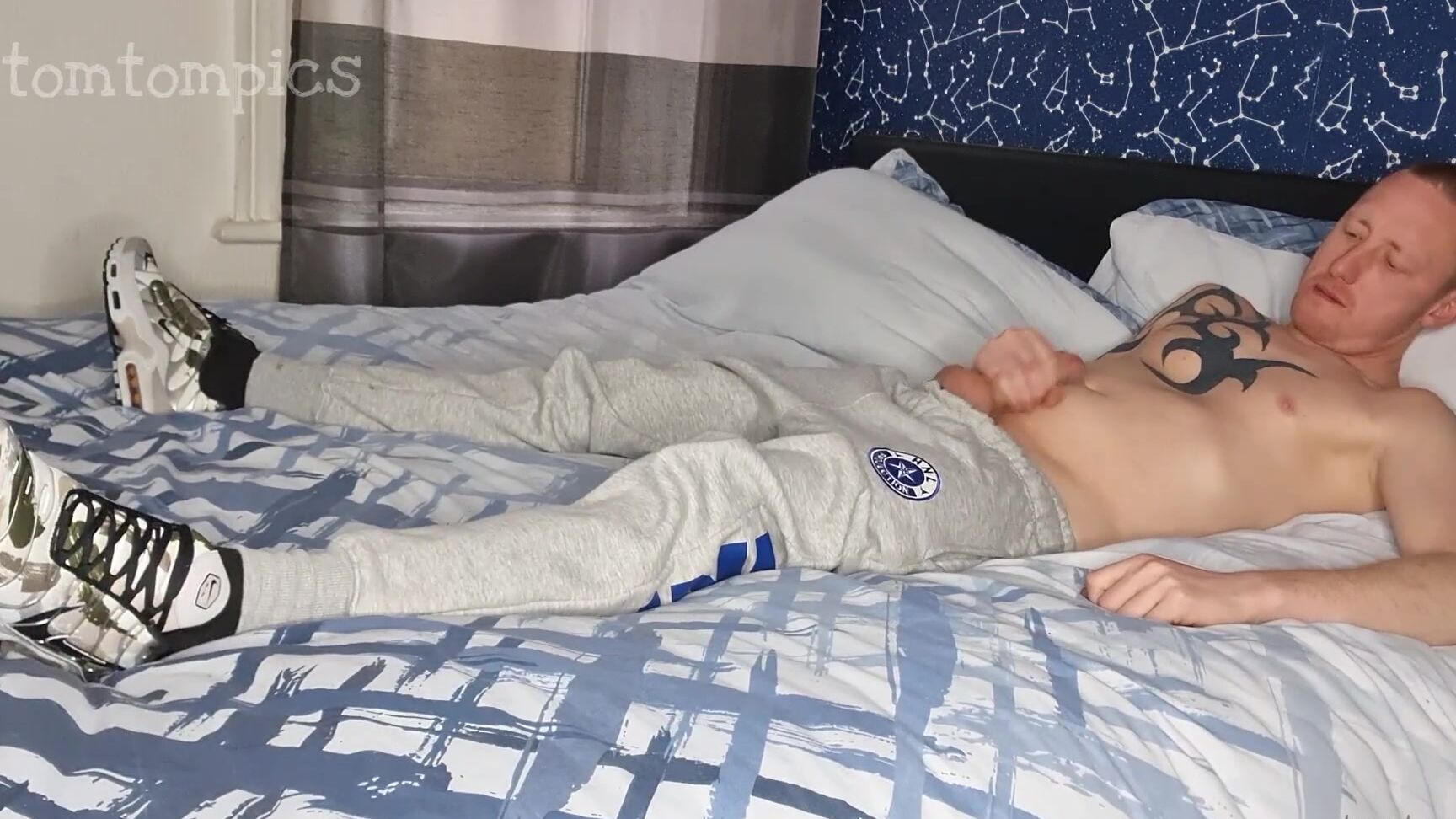 Tomtompics Grey Trackies And Some New Nike Tn Mins