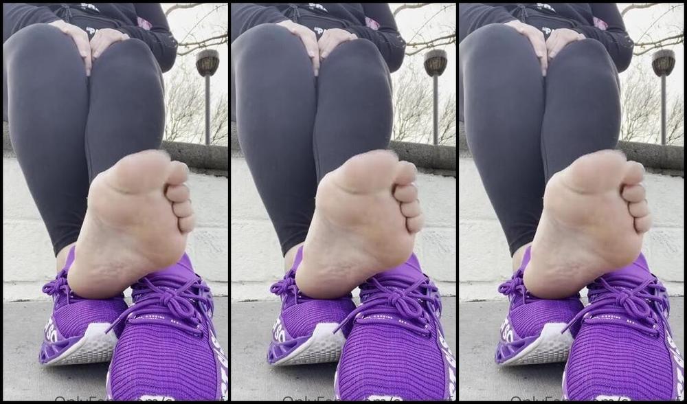 Servingbarefeet Aka Servingfet Onlyfans Y All Really Liked The Steamy Stinkers Huh