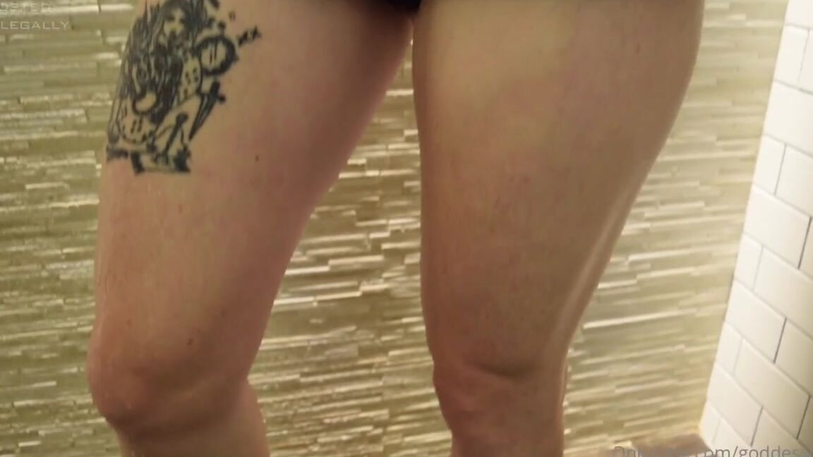 Fendi Feet Aka Goddessfendi Onlyfans Showering Is One Of My Favorite Activities Do You Like Sharing Your Shower W A Sexy Womanp