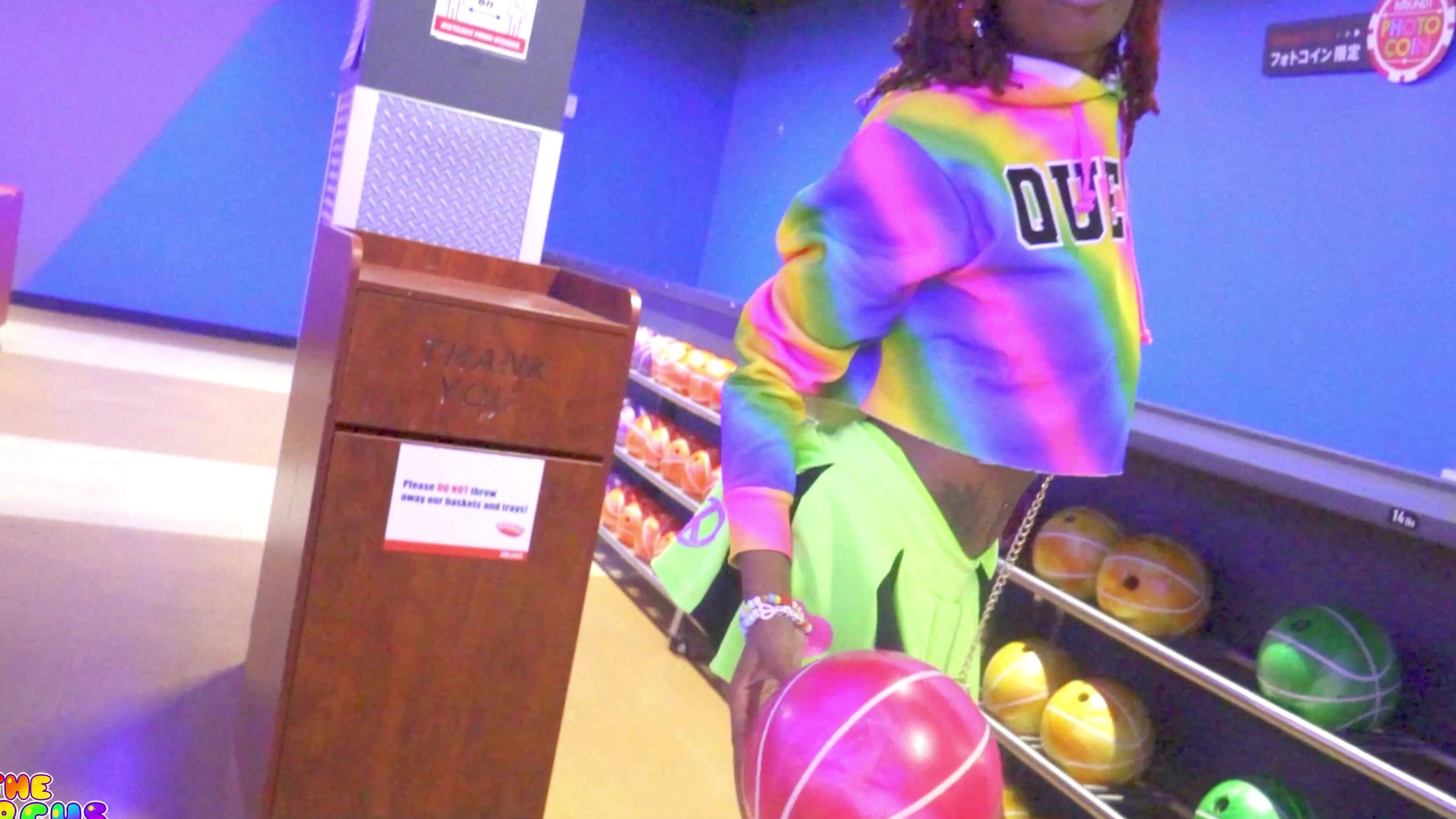 Gibbytheclown Bowled A Strike Down Her Thoat