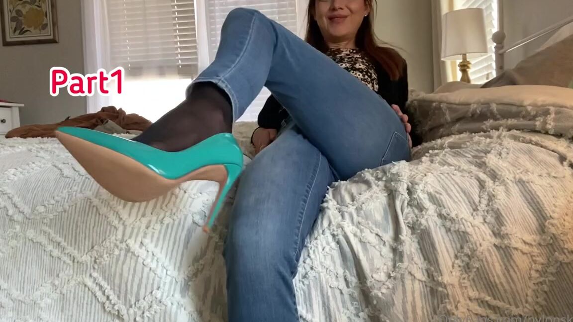 Nylonskitten Nicknamed Nylonskitten 02 11 2022 Onlyfans Video On Lunch Break But You Havent Given Me My Lunch Had To Be Quiet Amp Fairly