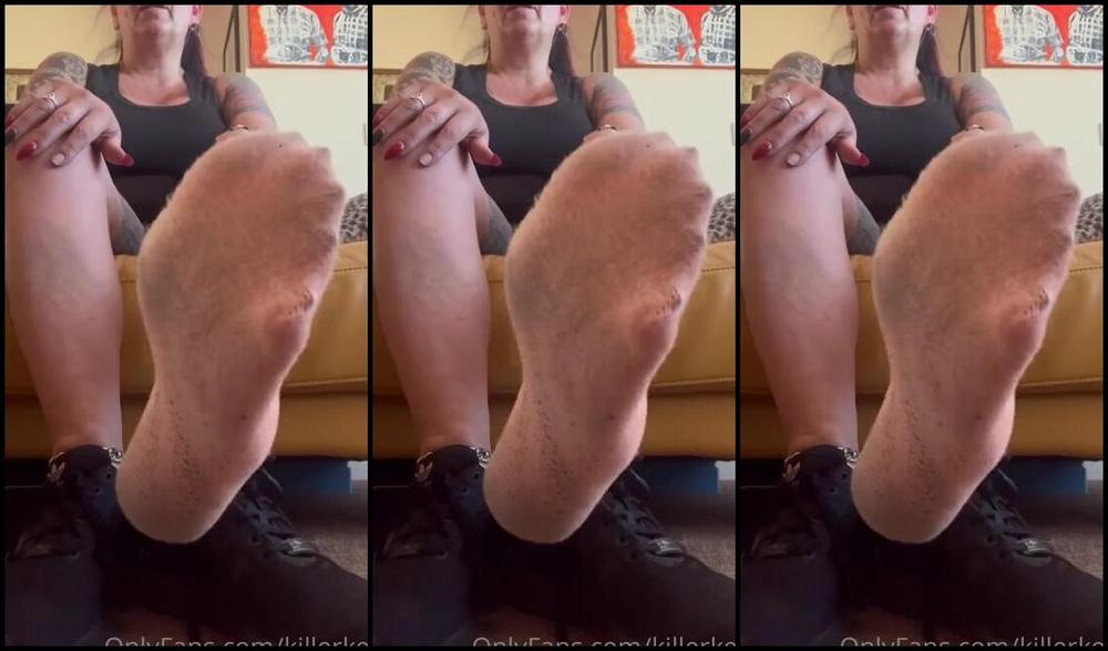 Killersexyfeets Nicknamed Killerkell Onlyfans How About A Cheeky Sock Peel After My Morning Walk