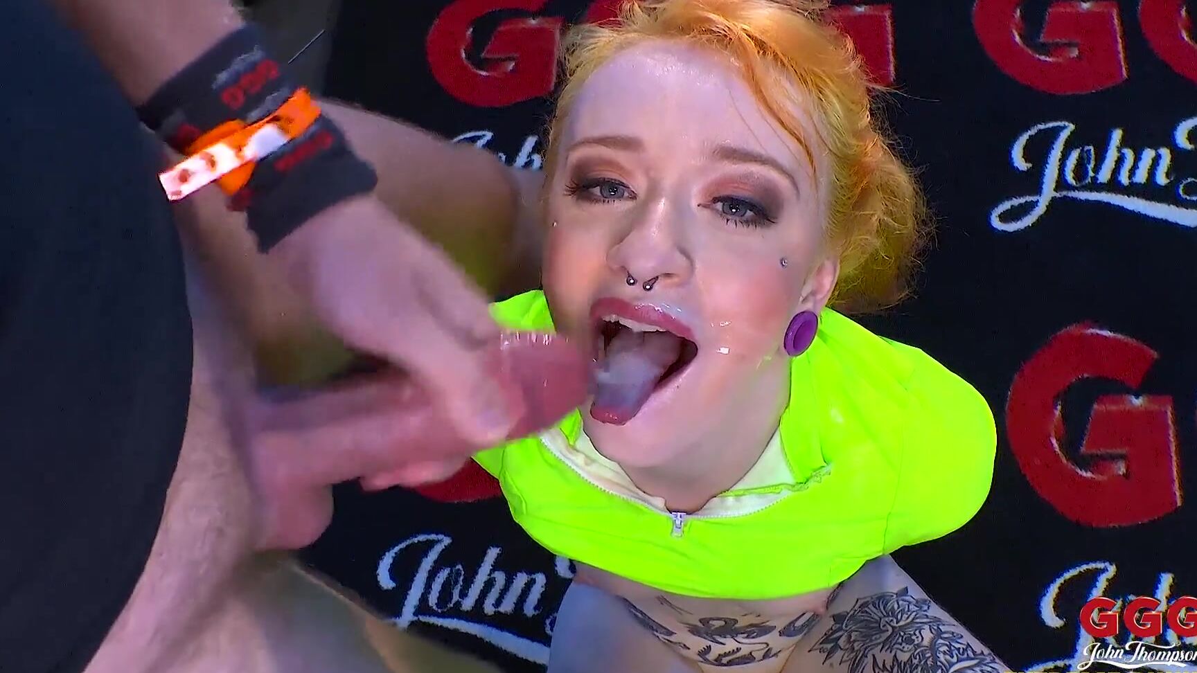 Facial Cumshot, Bukkake, Group, Anal, Tattoos, Blowjob GGG - Das Erste Mal - Azura Alii- Die Analistin und das Sperma GGG