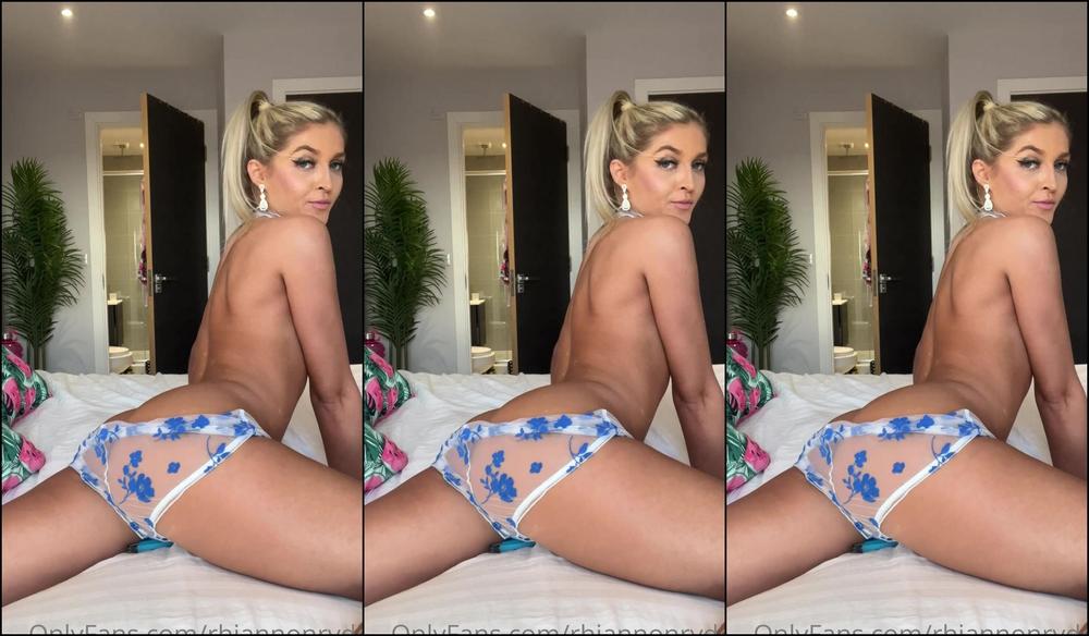 Rhiannonryder Smoking And Ass Shaking