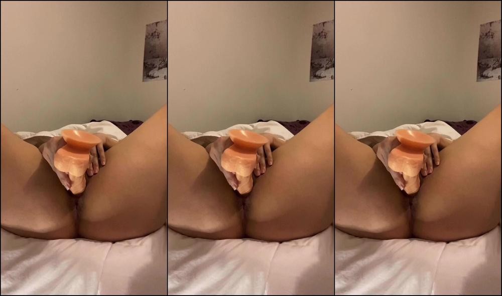 darlingboo-03-01-2020-117362785-9-14-minutes-thought-i-d-put-on-a-fancy-dress-to-celebrate-the-new-year-in-this