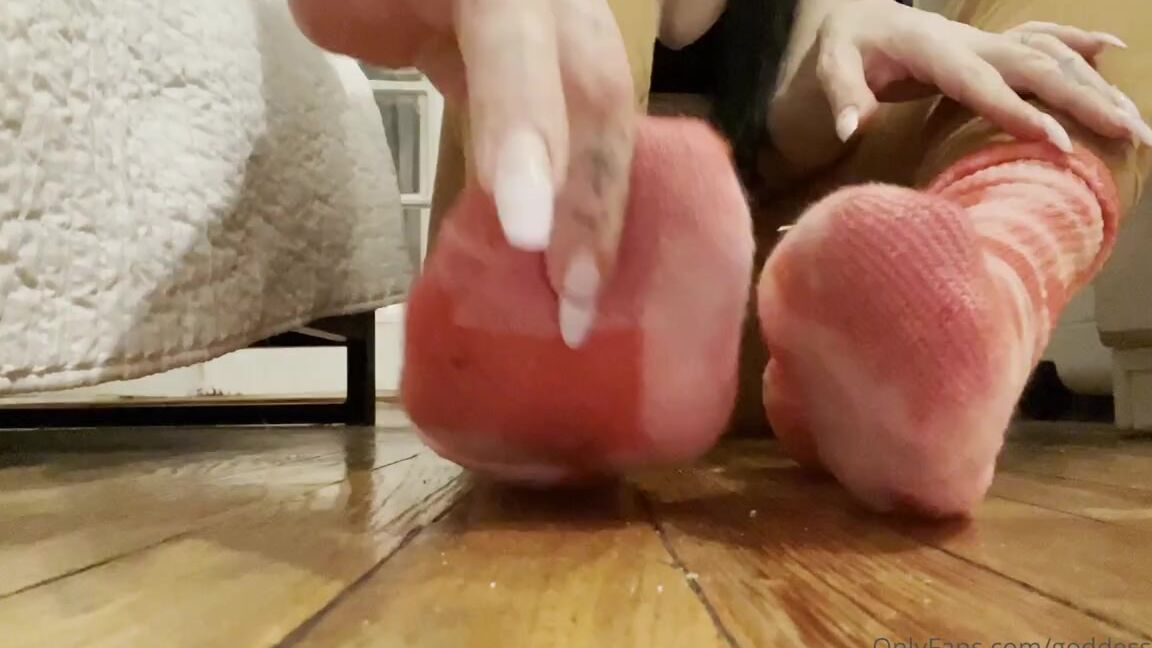 Fendi Feet Aka Goddessfendi Onlyfans Who Likes Those Fresh Out The Socks Sweaty Feet I Know You Wanna Lickp