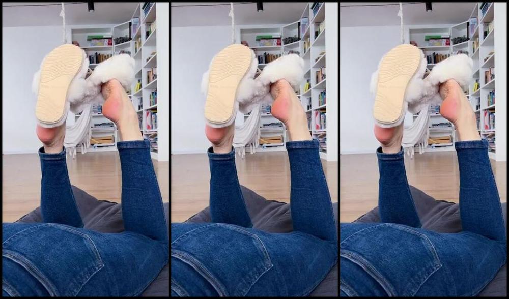 Cute Lily F33T Nicknamed Cute Lily F33T 03 10 2023 Onlyfans Video I Promised You Slippers Dangling Video In The Pose Here It Is Also Some Closer