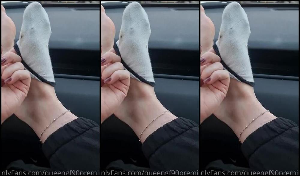 The Foot Queen Of England Aka Queengf90Premium Onlyfans Ignore My Bumpy Legs It Was Wax Day You Can Imagine How Smooth I Am Though