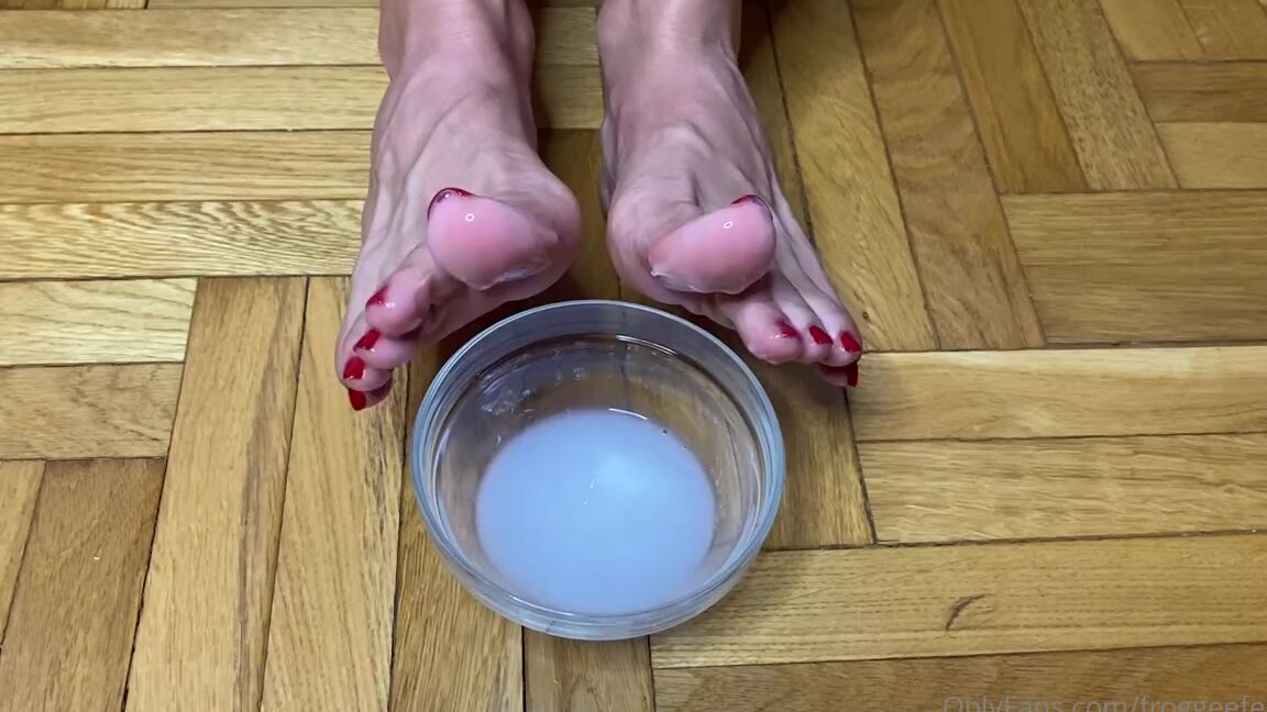 Froggeevip Onlyfans Pouring My Feet In Bowl With 25 Cum Loads After This My Feet Are So Soft Like Silk