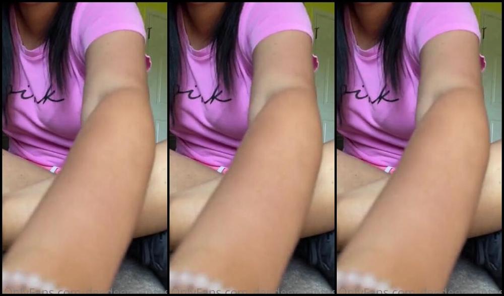 Deedeericanfeet Onlyfans As Requested Heheh Smell My Sweaty Soles