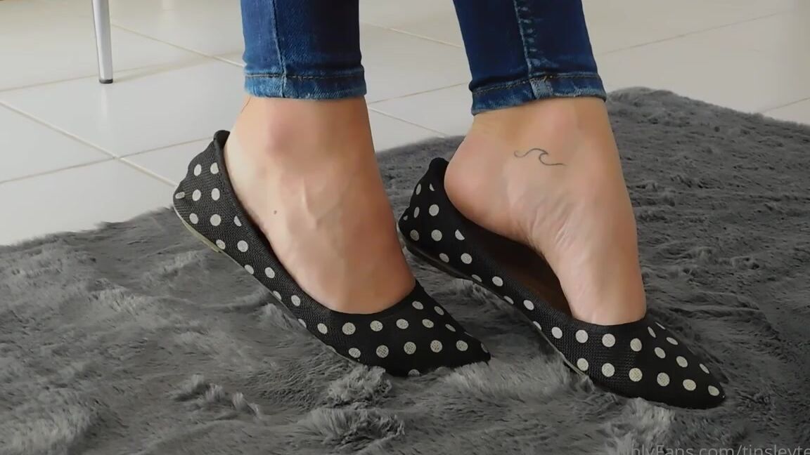 Tinsleyteaser Onlyfans Are There Any People Here Who Adore Flats Enjoy This Video I Filmed For You After A Long Day Of Wea Xnm