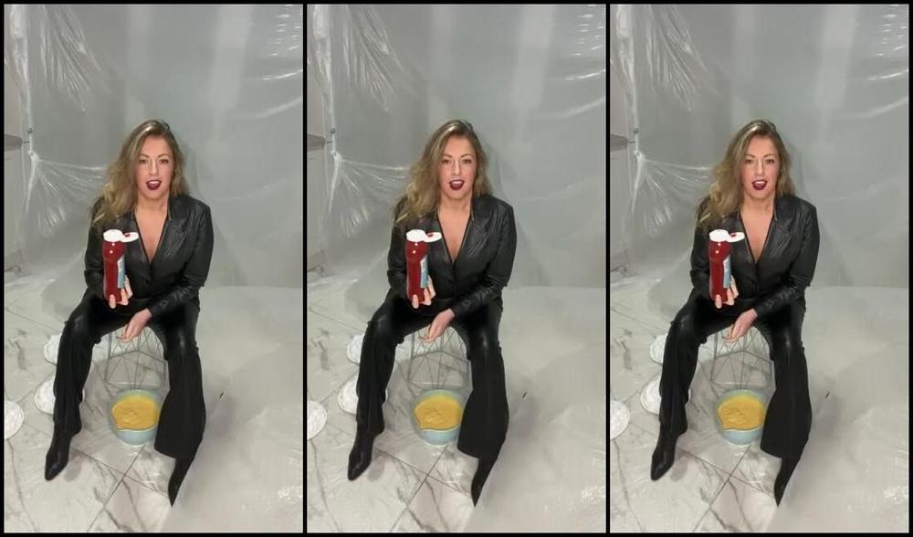 Bsmessybakery Nicknamed Bsmessybakery Onlyfans Dressed Head To Toe In Leather Complete With Leather Heels Having Fun