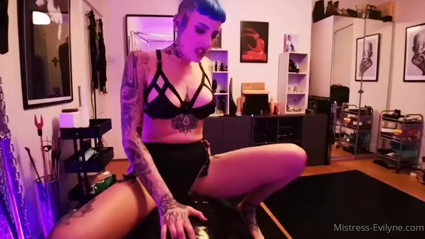 Dominatrix Mistress Evilyne msevilyne 18 OnlyFans