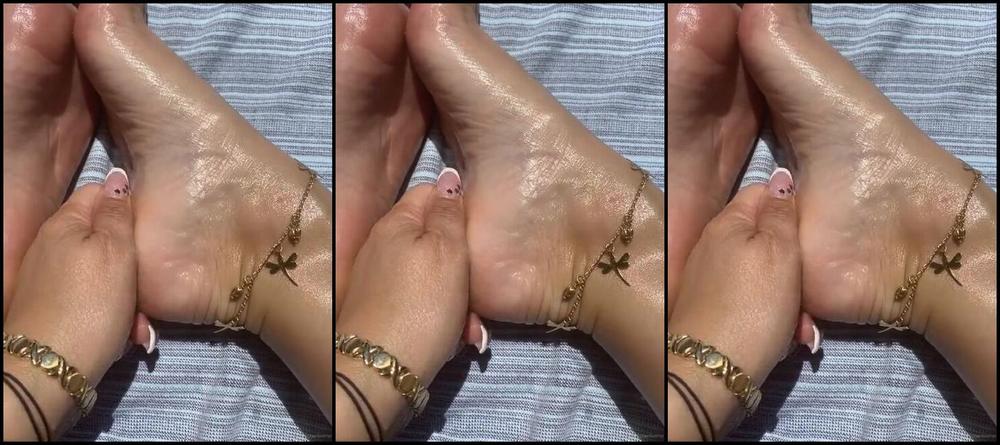 Heatherlovenyc Nicknamed Heatherlovenyc Onlyfans Come Oil Me Up 16