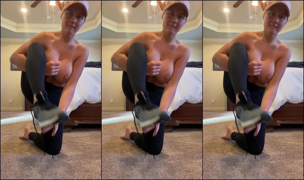 Arkcollegegirl Someone Requested To Take A Video Of Me Taking My Gym Clothes Off Very Top Heavy So I