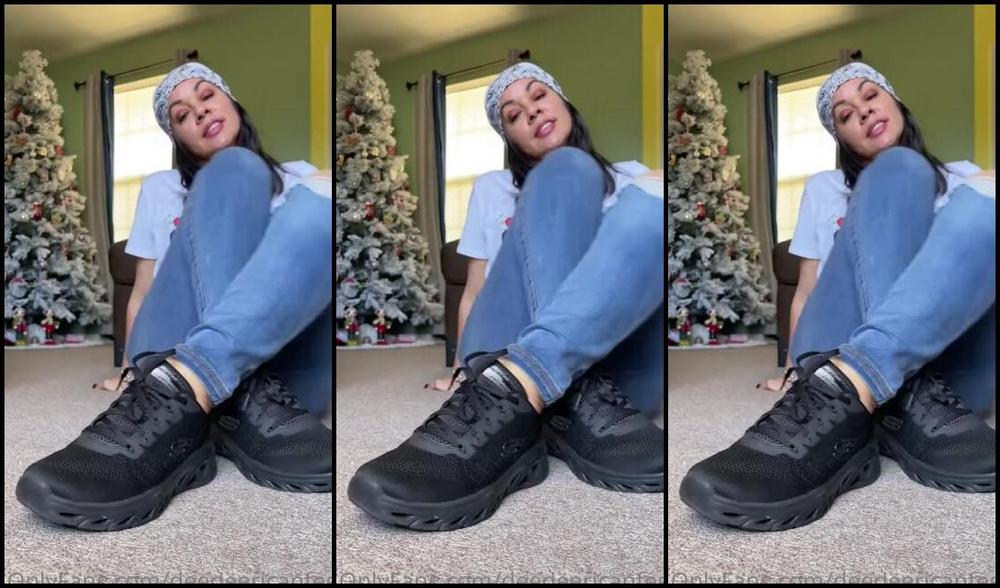 Deedeericanfeet Onlyfans As Requested Some Selfworship Right After Taking Off My Shoes And Socks Off