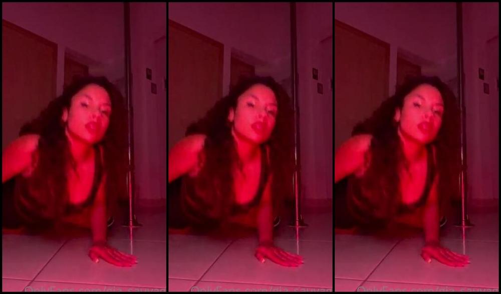 Gia Sauvage Nicknamed Gia Sauvage Onlyfans Happy New Year I Always Start Practicing My Chorre And End Up Free Styling Do You Like To See 2