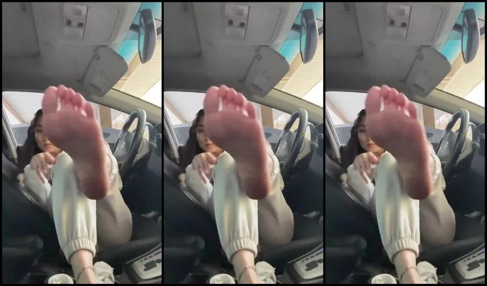 Nicholeivory Onlyfans Wouldn T A Foot Perv Like Yourself Enjoy My Feet Along The Car Ride