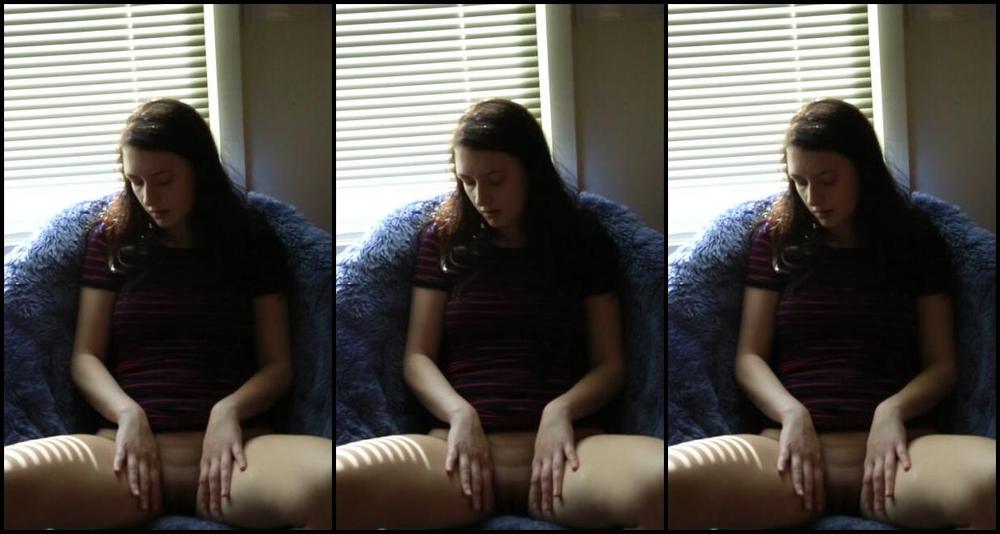 Jacqueline Owens Masturbating On A Chair