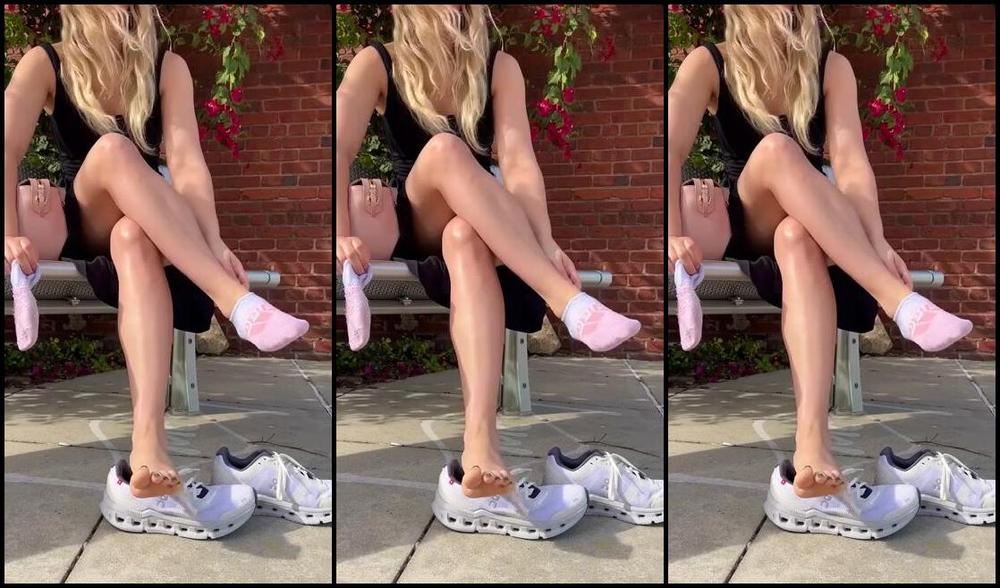 Cassidy Heat Feet Nicknamed Cassidyheatfeet Onlyfans I Finished A Long Walk And I Needed To Take My Shoes Off You Know I Would Have You Massage My Swea My