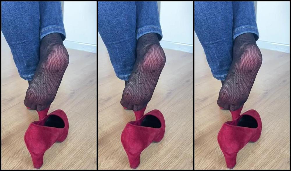 Cute Lily F33T Nicknamed Cute Lily F33T 05 11 2023 Onlyfans Video The Thing Is Happening In The Waiting Room