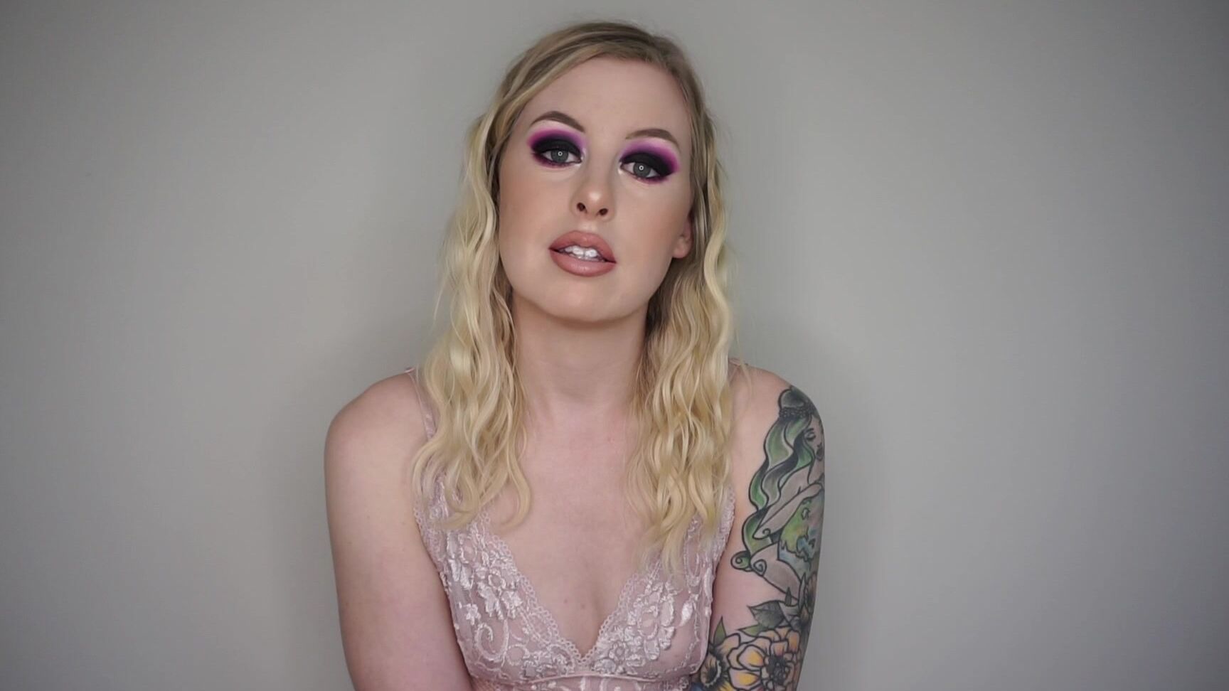 Mystie Mae Imposed Bi Waiter Fantasies Id