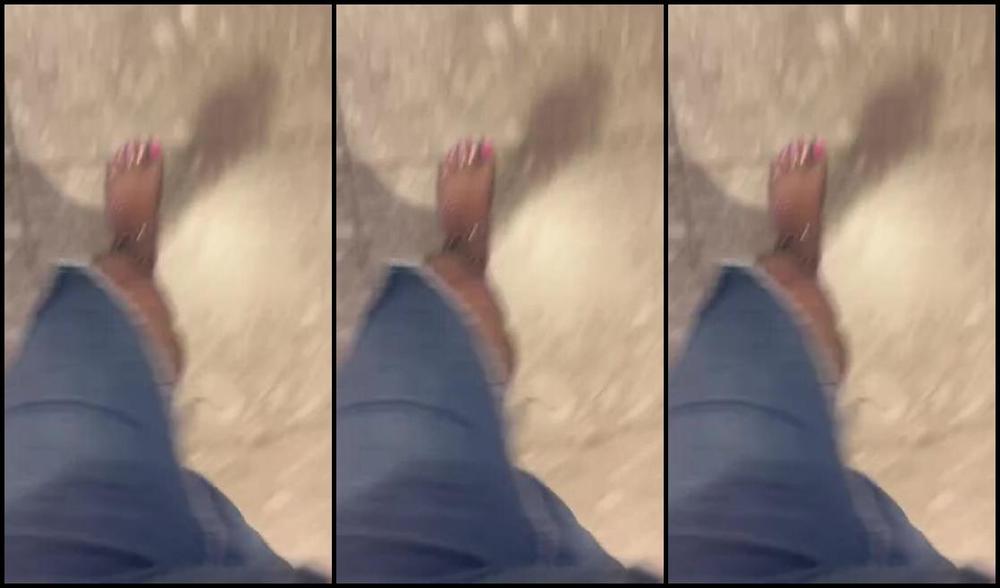 Killersexyfeets Nicknamed Killerkell Onlyfans Took My Boots Off In The Airport Would You Stare Like Everyone Else