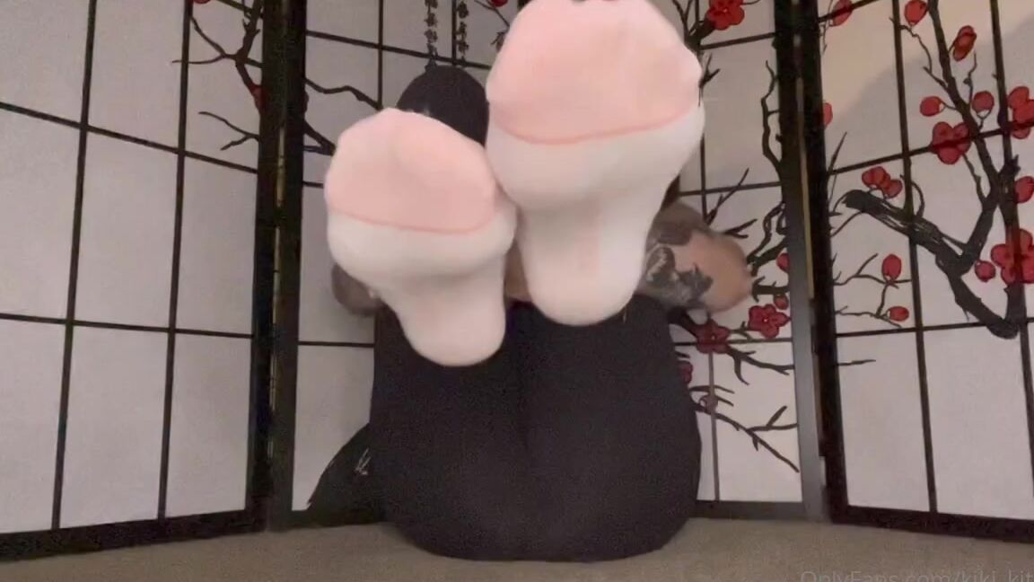 Kiki Kitsune Nicknamed Kiki Kitsune 08 19 2022 Onlyfans Video Its Always Fun Teasing You While Removing My Shoes And Socks