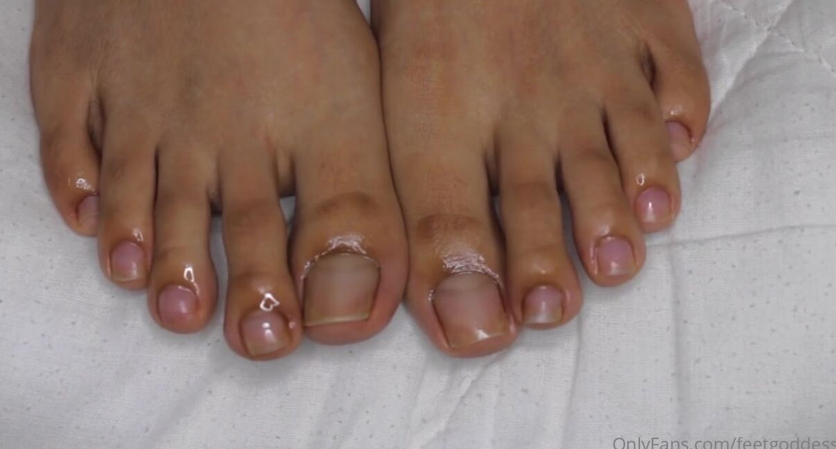 Goddess Mel Nicknamed Feetgoddess Mel Onlyfans A Big Close Up On My Toes Without Polish They Need To Recover Before I Put Another Color On Them