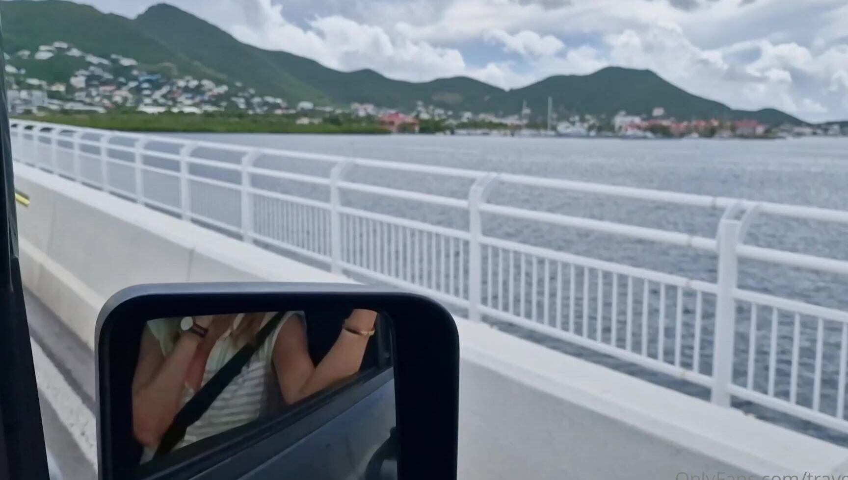 Travelling Peach 3056812028 10 20 2023 Simpsonbay Causeway