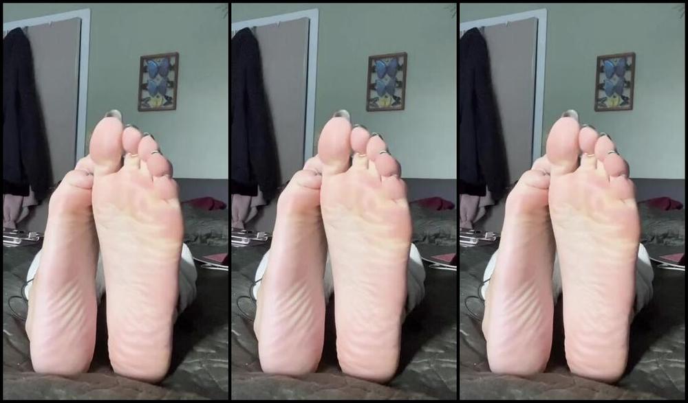 Greek Goddess Li Aka Greekli77 Onlyfans I Love The Way Coconut Oil Melts Onto My Warm Soles So Easily W4K