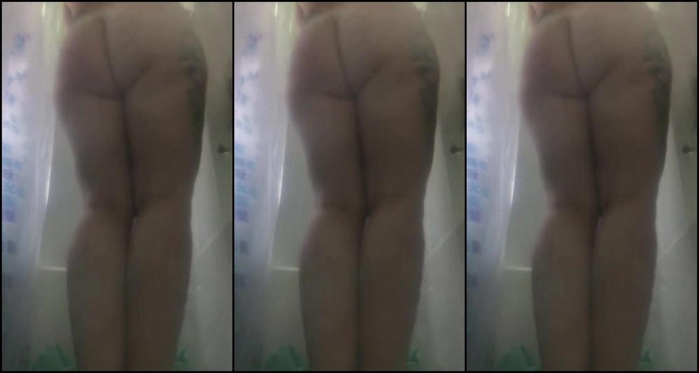 Humiliation,Ignore,Shower Scenes,Spitting,Voyeur embermae middle finger loser ManyVids